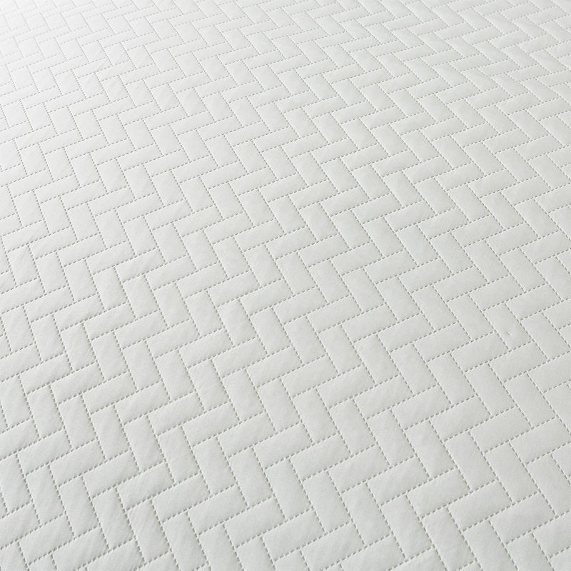 Queen Size Lightweight Quilt Set - Soft Microfiber Bedding Coverlet with 2 Shams, White