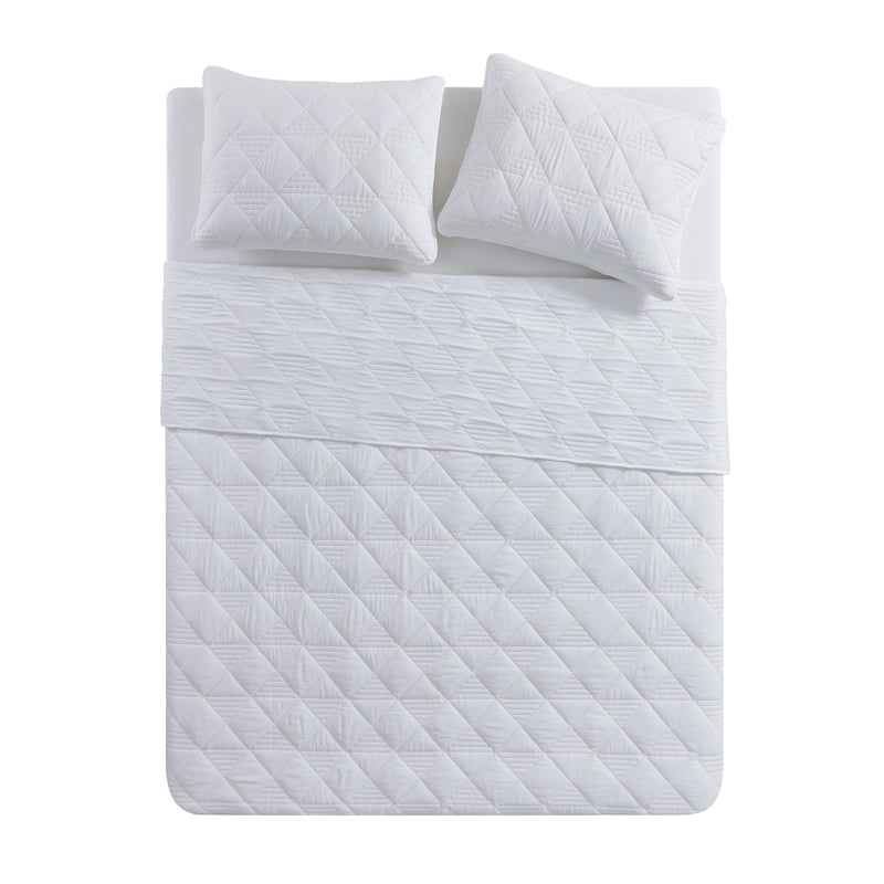 Full/Queen White Diamond Pinsonic Quilt Set - 3-Piece Bed Bedding