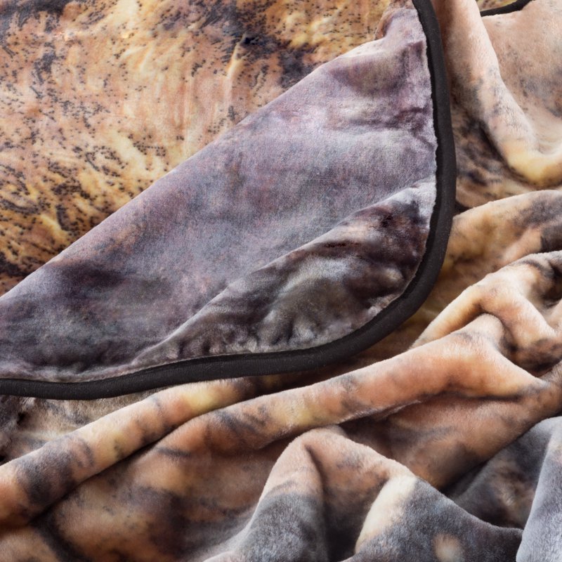 Queen-Size Faux Mink Weighted Blanket with Pair of Wolves - Blue Wolf Decor